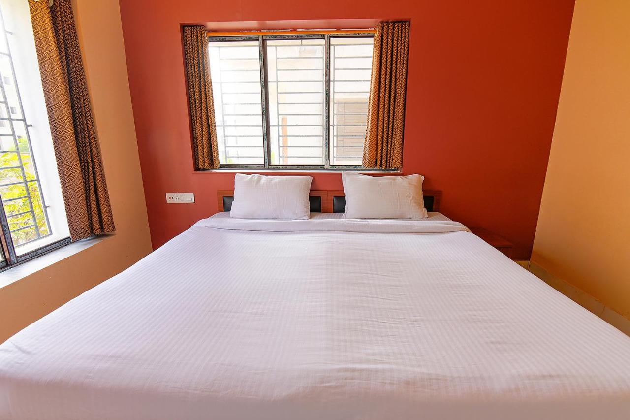 Fabhotel Amar Raj Inn Колката Екстериор снимка
