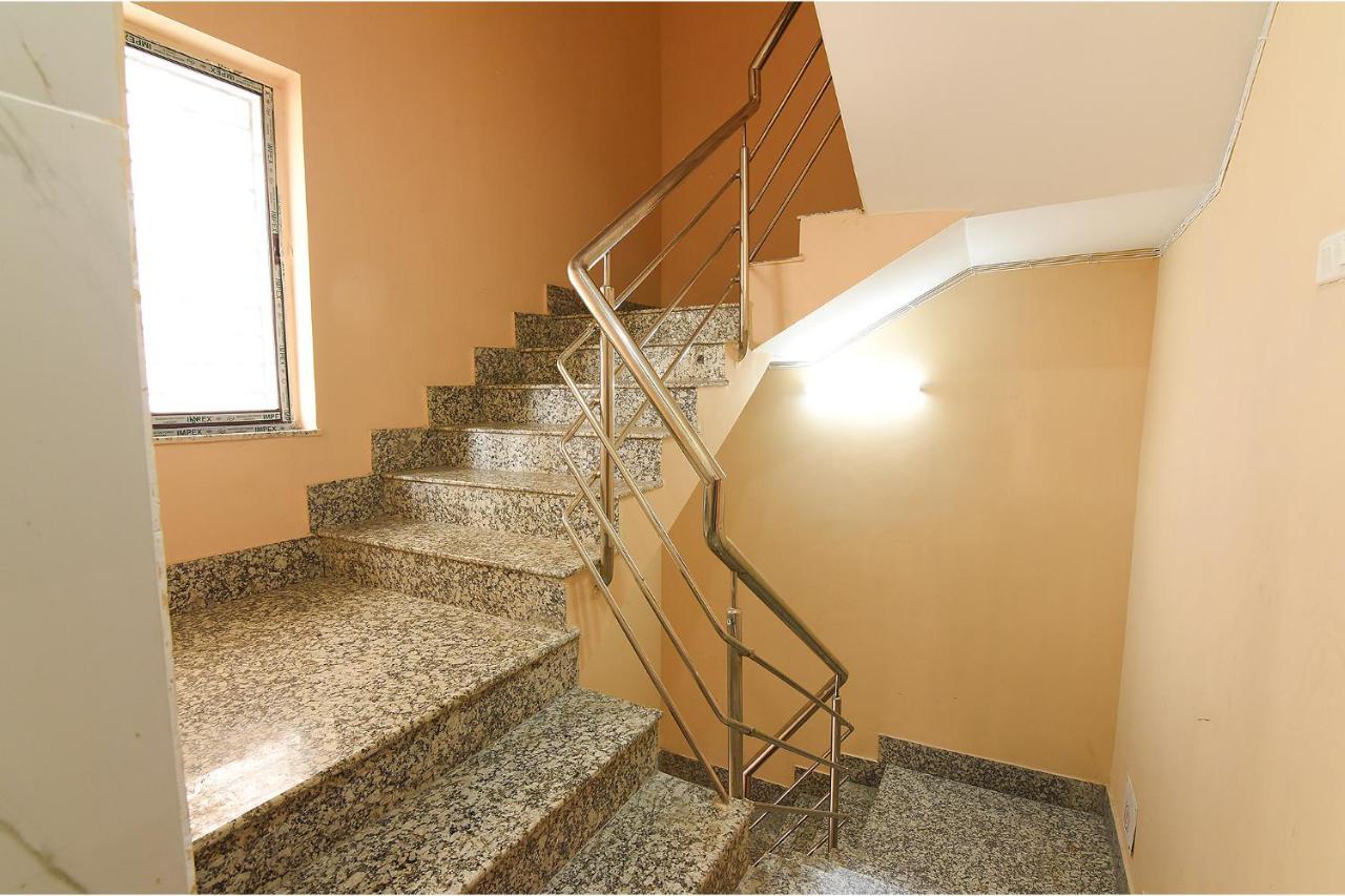 Fabhotel Amar Raj Inn Колката Екстериор снимка